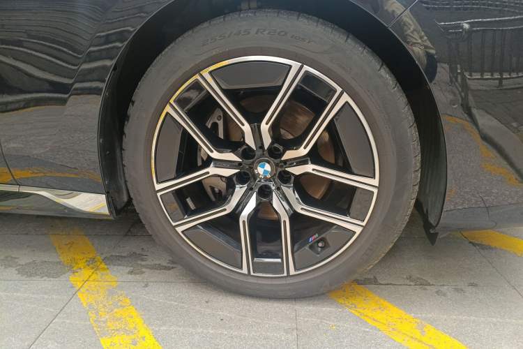 Used BMW 7 Series 2023 735Li M Sport Package Exterior 7