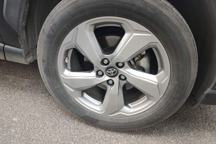 Used Toyota RAV4 2022 Dual-Engine 2.5L E-CVT Two-Wheel Drive Elite Edition Right Front Wheel Hub