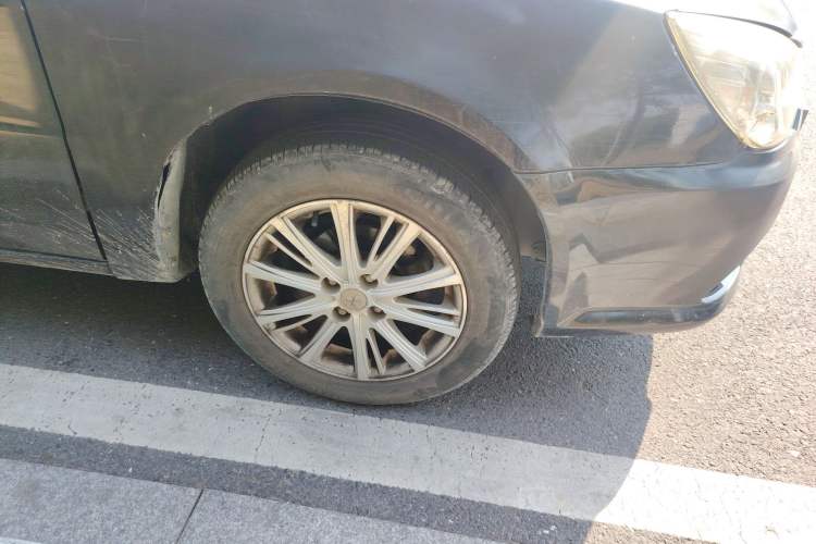 Used Soueast V3 Lingyue 2014 1.5L Manual Entry-Level Version Right Front Wheel Hub