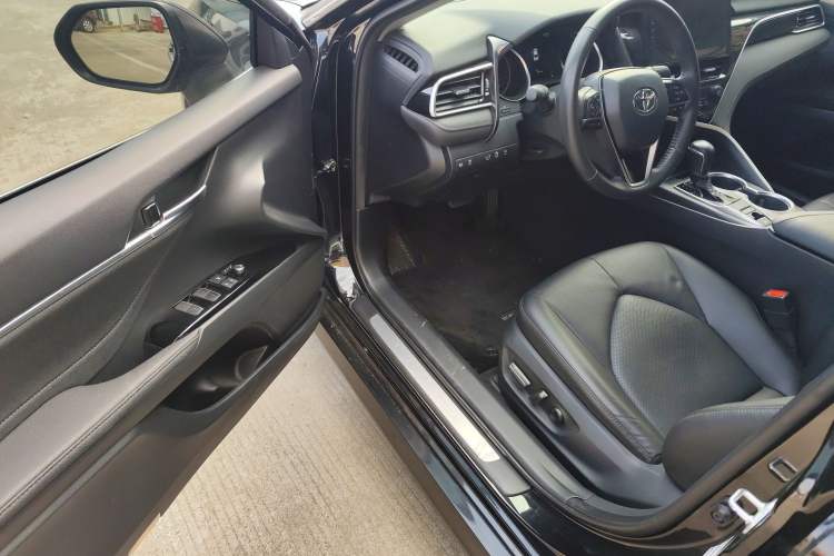 Used Toyota Camry 2021 2.0G Luxury Edition
