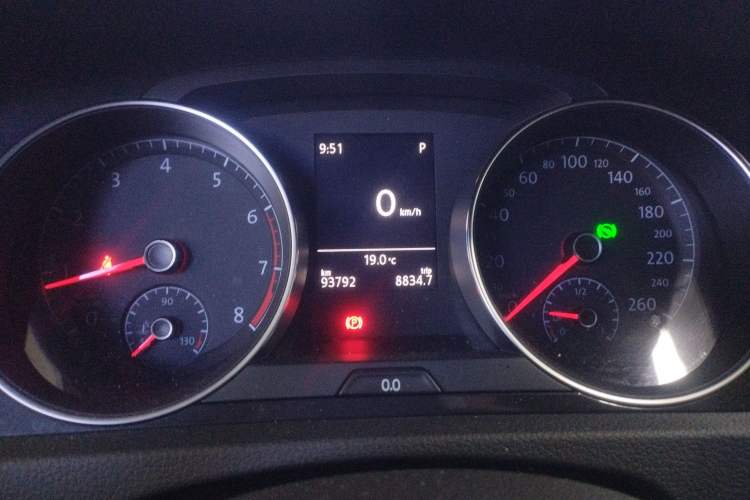 Used Volkswagen Golf 2017 230TSI Automatic Comfort Edition – Celebrating Milestone of One Million Units Instrument Cluster