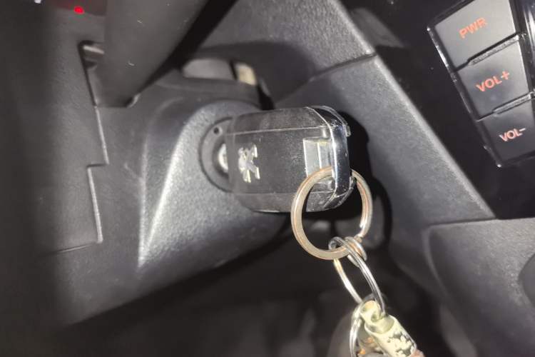 Used Peugeot 301 2014 1.6L Manual Comfort Edition
