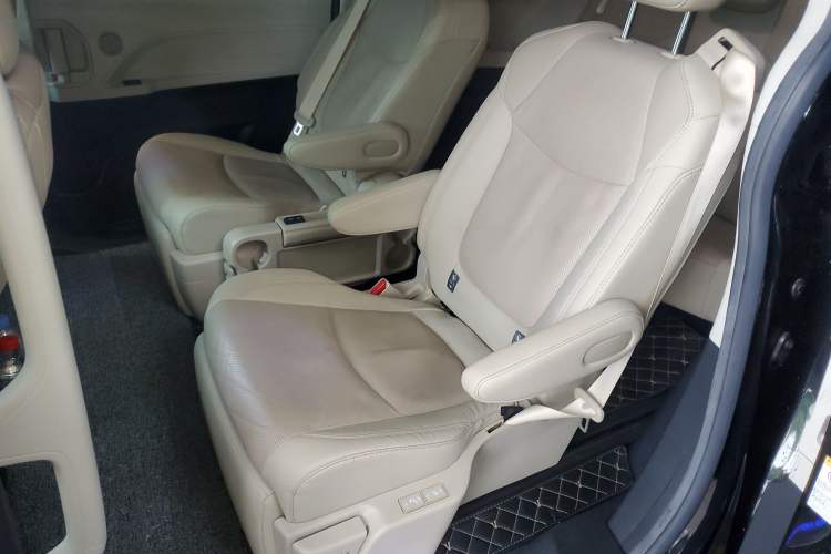 Used Toyota SIENNA 2021 2.5L Hybrid Premium Edition
