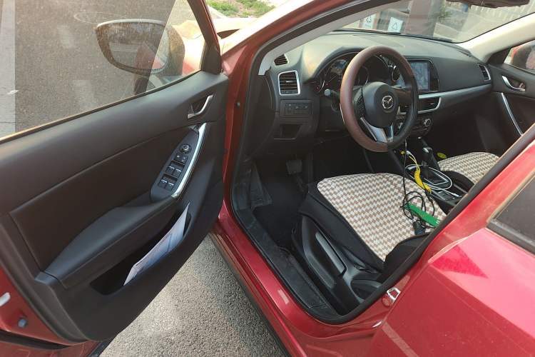 Used Mazda CX-5 2015 2.0L Automatic Two-Wheel Drive Urban Version
