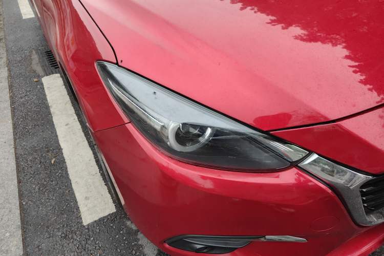 Used Mazda 3 Axela 2017 Hatchback 2.0L Automatic Sport Model China V Emission Standard Right Front Headlight