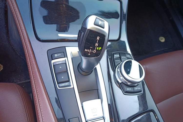 Used BMW 5 Series 2014 525Li Leading Model
