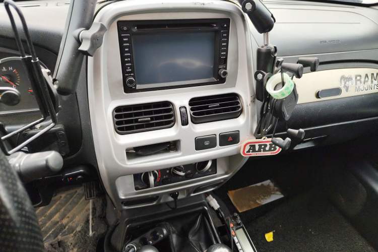 Used Nissan Paladin 2013 2.4L Four-Wheel Drive Standard Version China IV Standard