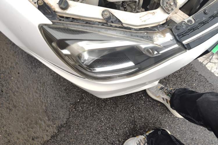 Used Soueast V3 Lingyue 2015 1.5L Manual Happiness Edition Right Front Headlight