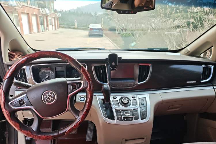 Used Buick GL8 2011 2.4L LT Luxury Business Executive Edition