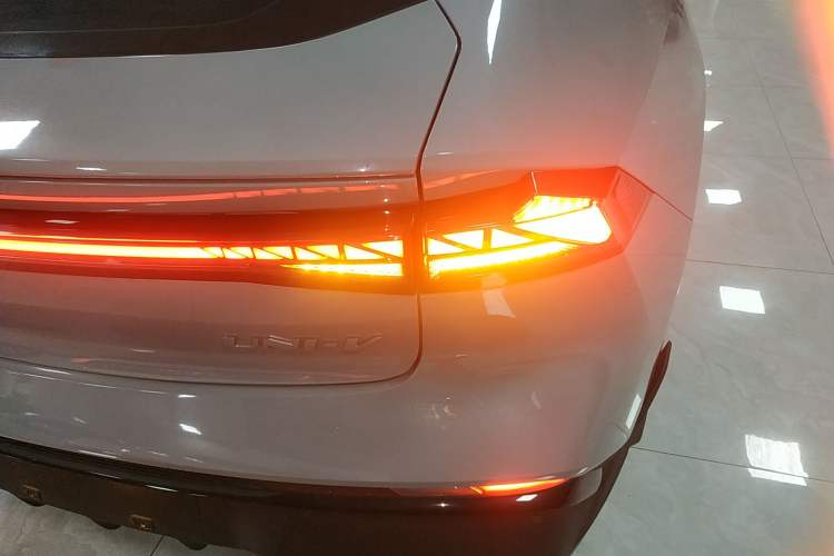 Used Changan UNI-V 2024 1.5T Prestige Sport Edition
