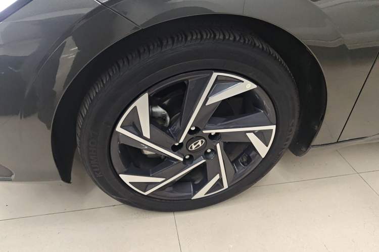 Used Hyundai Elantra 2023 1.5L CVT LUX Prestige Edition
