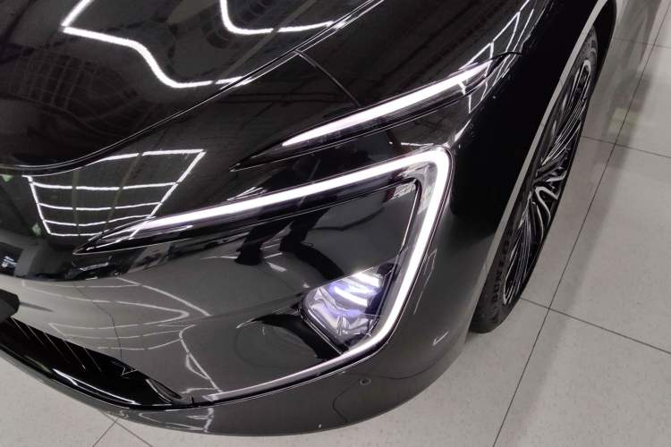 Used Avatr 12 2025 Updated Ultra All-Electric Four-Wheel Drive Left Front Headlight