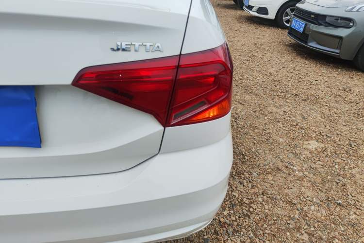 Used Volkswagen Jetta 2017 1.4L Manual Fashion Edition
