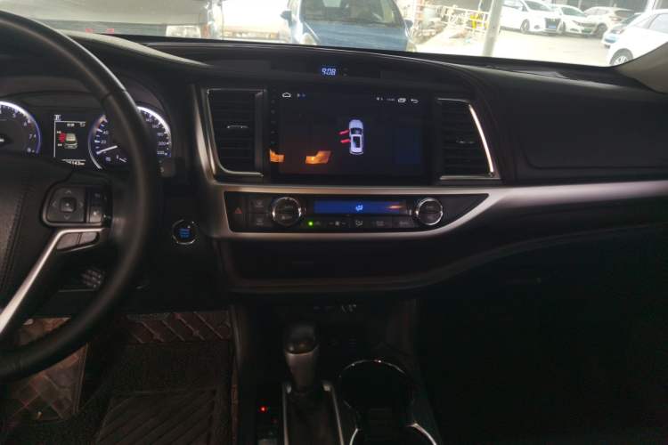 Used Toyota Highlander 2018 2.0T Four-Wheel Drive Luxury Edition 7 Seats China V Emission Standard