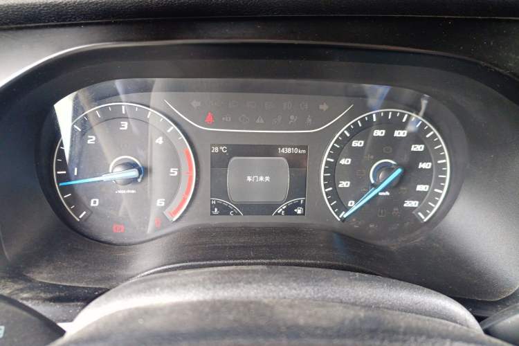 Used JMC Fushun 2023 2.0T Automatic Long-Wheelbase High-Roof Commercial Van—2/3 Seats