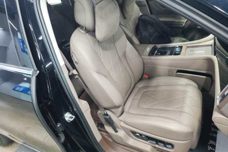 Used Hima AITO M9 2024 Range-Extended Ultra Version 52 kWh 5-Seater Model Right Front Seat