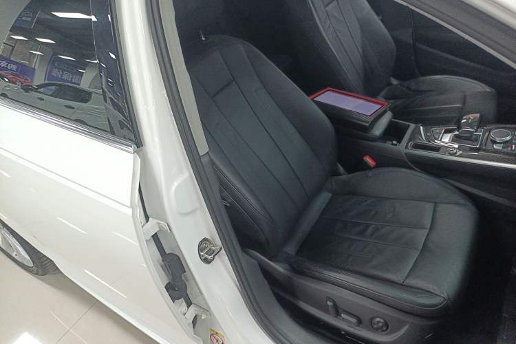 Used Audi A4L 2019 40 TFSI Fashion Version China V Right Front Seat