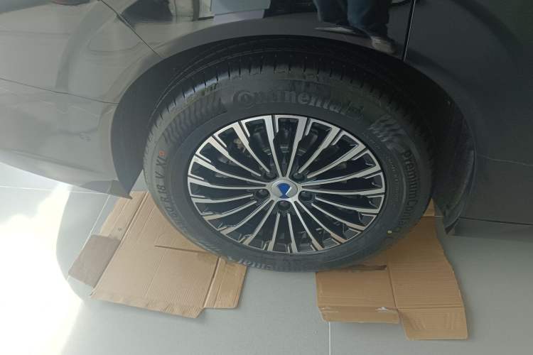 Used Denza D9 2025 Model DM-i Four-Wheel Drive Prestige Edition
