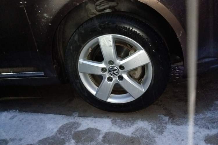 Used Volkswagen Touran 2011 1.4T DSG Zhiya Edition 5 Seats Right Front Wheel Hub