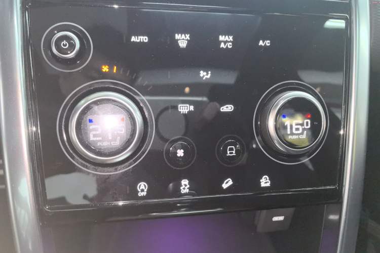 Used Land Rover Discovery Sport 2022 249 PS R-Dynamic S Performance Edition 5 Seats Audio And AC Panel