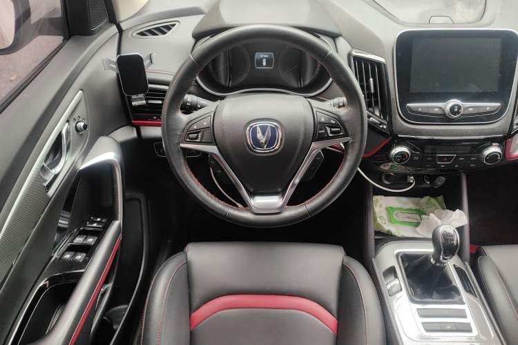 Used Changan CS55 2019 1.5T Manual Colorful Model China VI Standard
