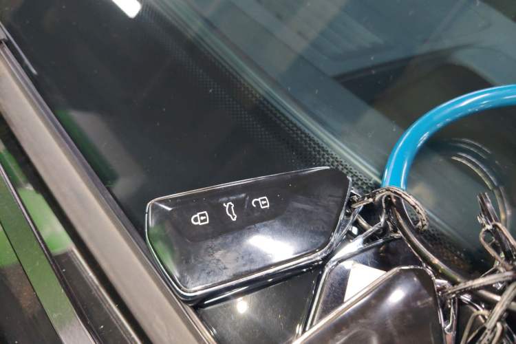 Used Volkswagen ID.4 CROZZ 2022 High-Performance PRIME Edition Vehicle Key