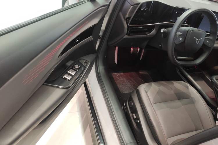 Used Hongqi EH7 2025 640 All-Wheel Drive Smart Selection Edition Driver Seat