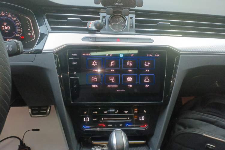 Used Volkswagen Magotan GTE Plug-in Hybrid 2022 GTE Luxury Model Audio And AC Panel