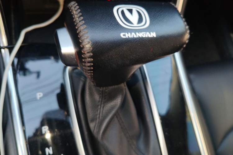 Used CHANGAN CS75 2021 Honor Million Edition 280T DCT Luxury Model Gear Lever