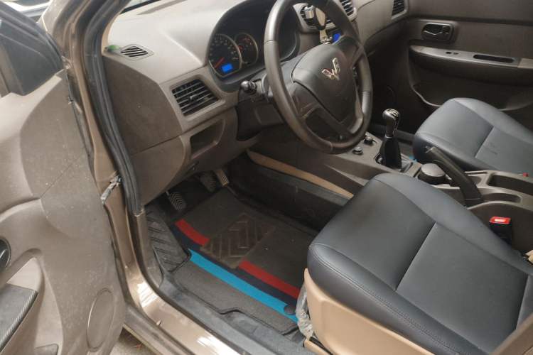 Used Wuling Hongguang 2014 1.5L S Standard Version Driver Seat