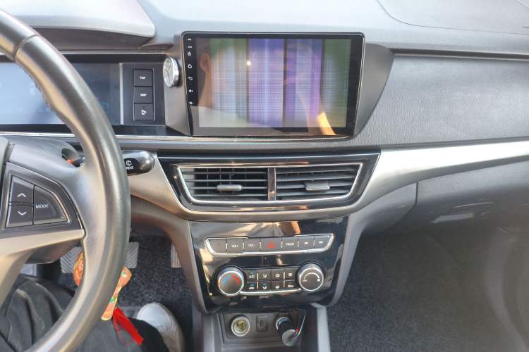 Used CHANGAN KAICHENG Oushang A600 2016 1.5L Manual Luxury 7-Seater Audio And AC Panel