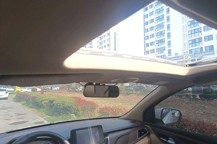 Used Baojun 730 2017 1.8L iAMT Luxury Version 7-Seater
