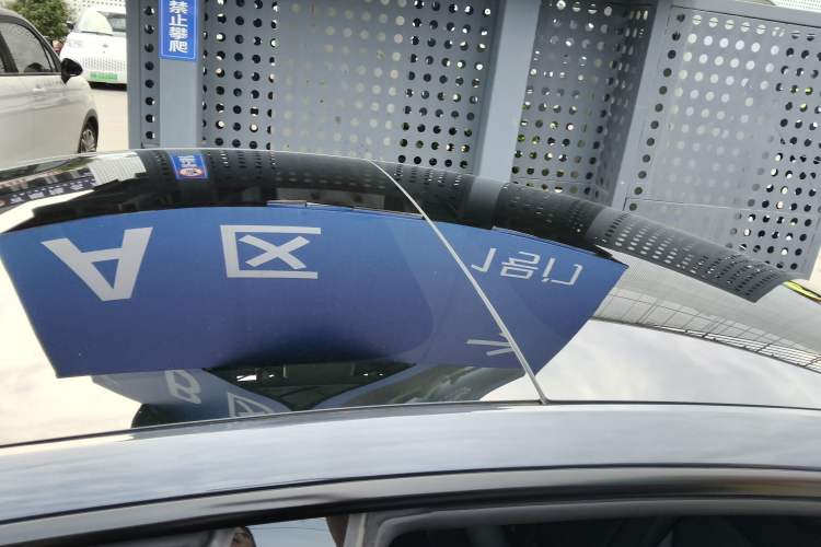 Used Tesla Model 3 2023 Rear-Wheel-Drive Version Roof