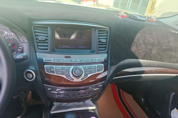 Used Infiniti JX 2013 JX35 Two-Wheel-Drive Excellence Edition Audio And AC Panel