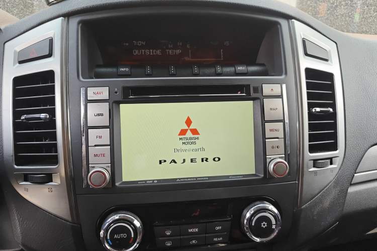 Used Mitsubishi Pajero 2015 3.0L Elite Plus Version China IV Standard