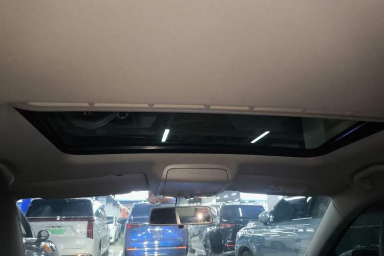 Used Volkswagen Sagitar 2017 230TSI Automatic Comfort Version Headliner