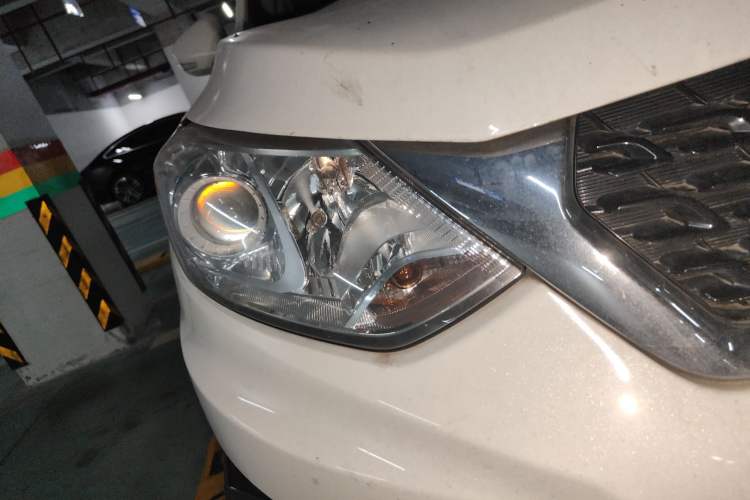 Used BAIC Senova X35 2016 1.5L Manual Luxury Edition Right Front Headlight