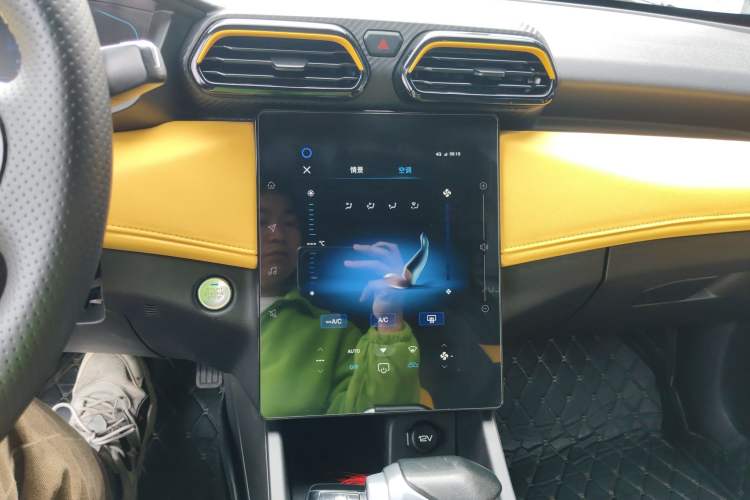 Used Dongfeng Aeolus Yixuan 2023 Mach Edition 1.5T Automatic Pursuit Rider Version Audio And AC Panel