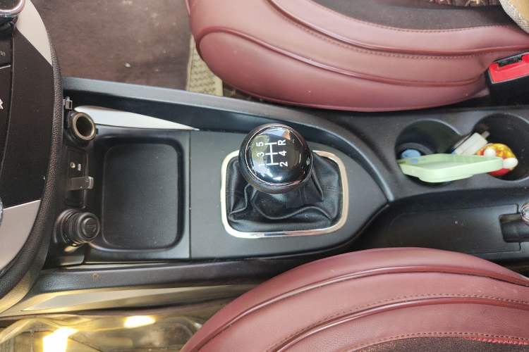 Used Changan CS35 2016 1.6L Manual Luxury Model China V Standard
