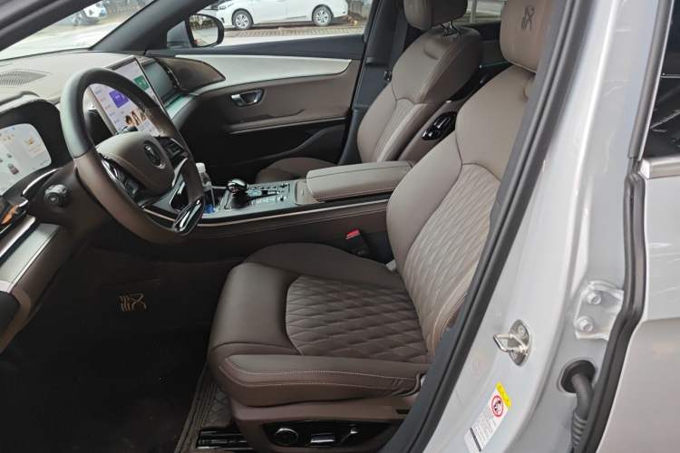 Used BYD Han 2025 DM-i 125KM Prestige Model
