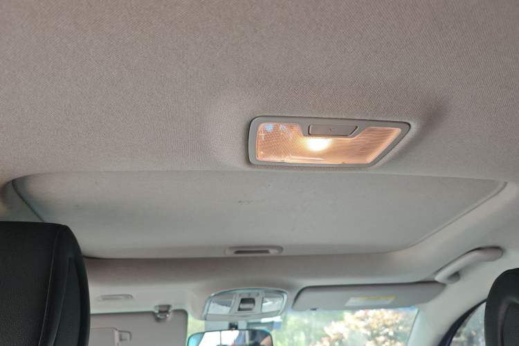 Used Hyundai Tucson 2015 1.6T Dual-Clutch Two-Wheel-Drive Smart Model Headliner