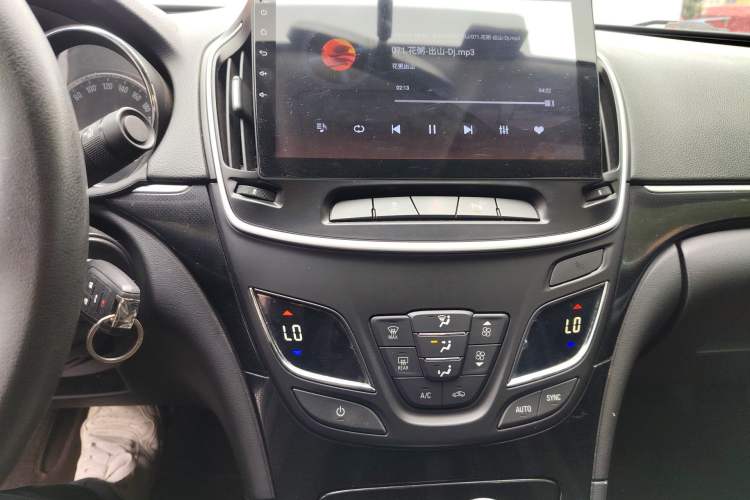 Used Buick Regal 2015 1.6T Leading Technology Model Audio And AC Panel