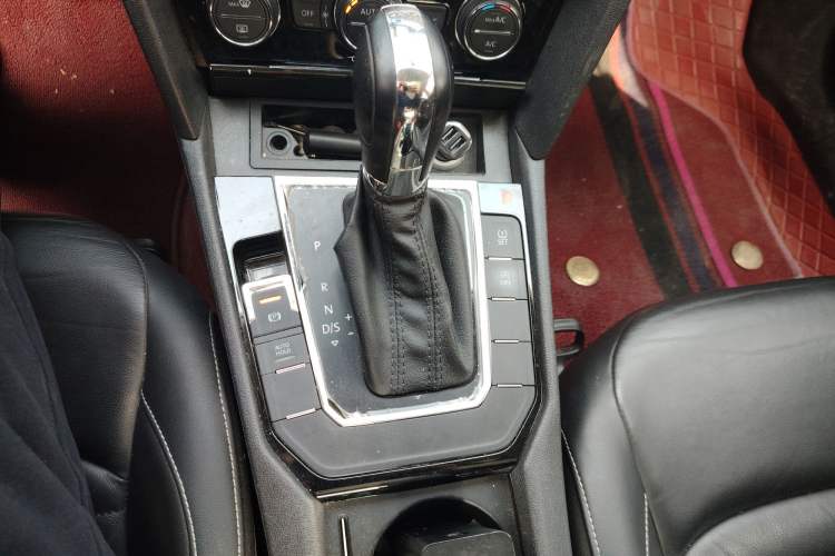 Used Volkswagen Lamando 2018 280TSI DSG Comfort Edition Gear Lever