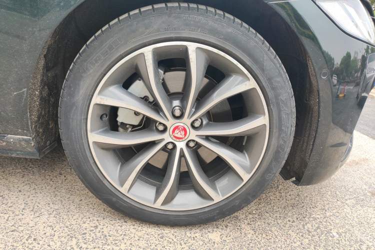 Used Jaguar XFL 2022 XFL 2.0T P250 Two-Wheel-Drive Elite Sport Edition Right Front Wheel Hub