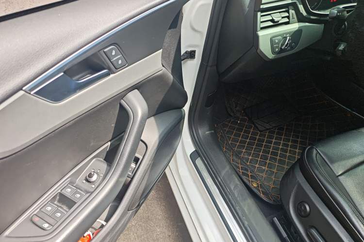 Used Audi A4L 2018 30th Anniversary Edition 40 TFSI Trendy Model Driver Seat