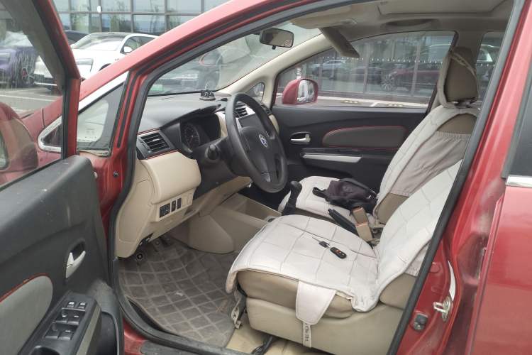 Used Venucia R50 2013 1.6L Manual Luxury Edition
