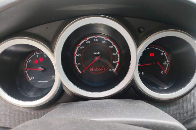 Used CHANGAN CX20 2014 1.4L IMT Sunroof Navigation Version China IV Standard