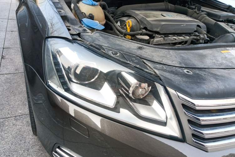 Used Volkswagen Magotan 2016 1.8TSI Luxury Comfort Model Right Front Headlight