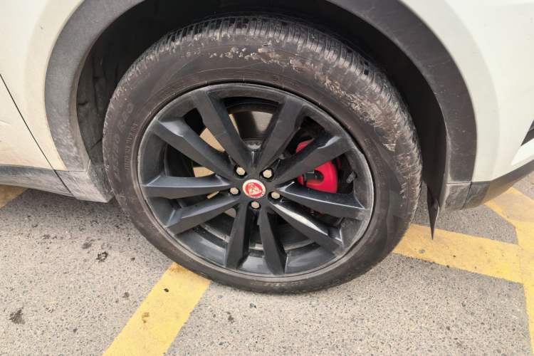 Used Jaguar E-PACE 2024 YAO Black Sport Edition R-DYNAMIC SE BLACK Right Front Wheel Hub