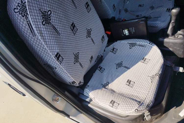 Used Wuling Zhiguang 2023 1.5L Utility Version with Enclosed Windows 2 Seats
